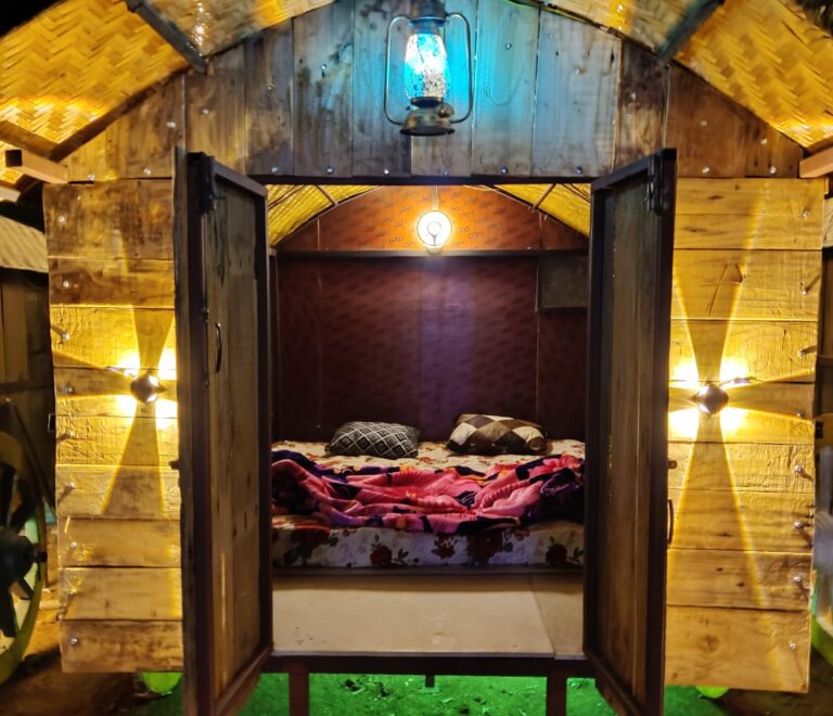 Wooden cottage 🏕️
